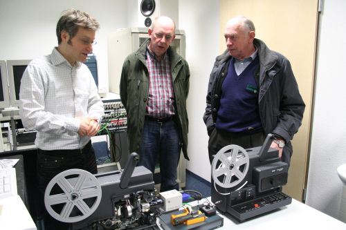 Heimatvereinsmitglieder im Medienarchiv des Landschaftsverbandes