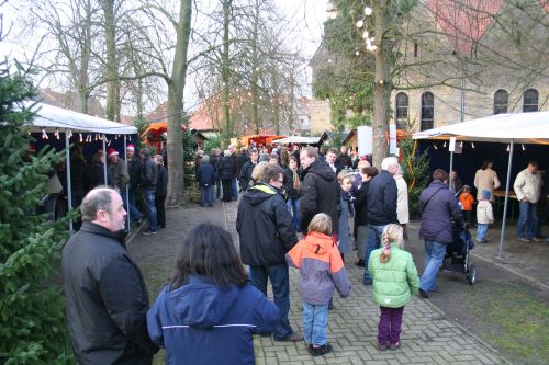 Advents-Flair an der Kirche