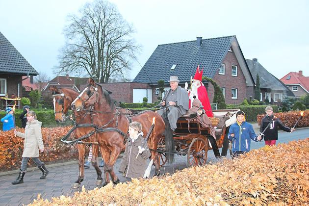 Empfang des Bischofs in Eggerode – Nikolaus reist per Kutsche an