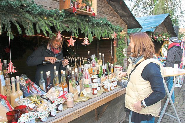 Nikolausmarkt  / Geschenkideen in Hülle und Fülle Zwischen Zelten und Buden