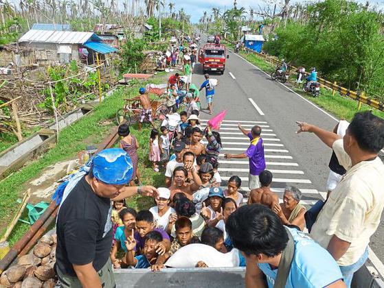 Hilfsaktion für Taifun-Opfer auf den Philippinen  – Über 15 000 Kilo Reis